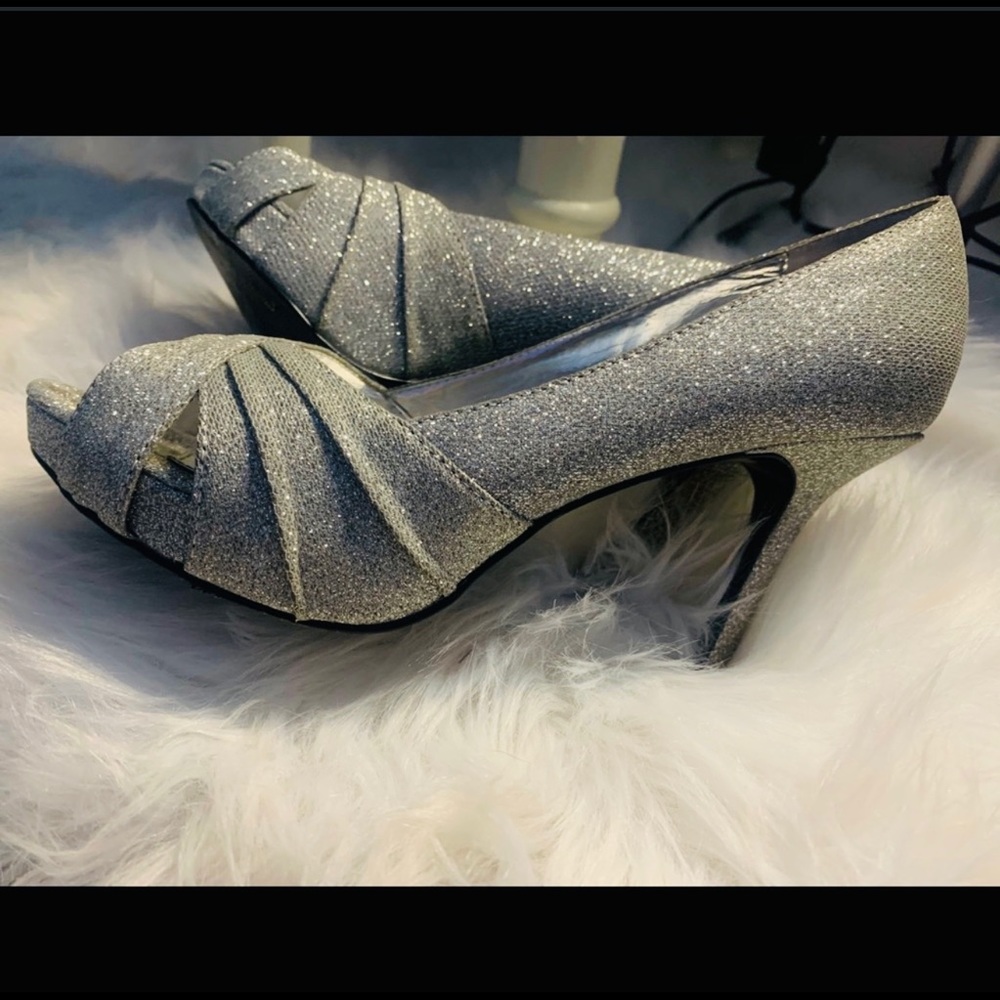 Silver sparkle heels 6.5